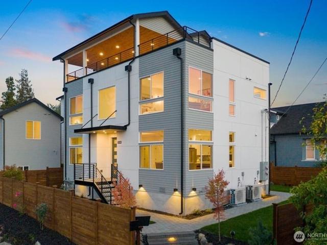 Townhouse for sale in Seattle, Washington