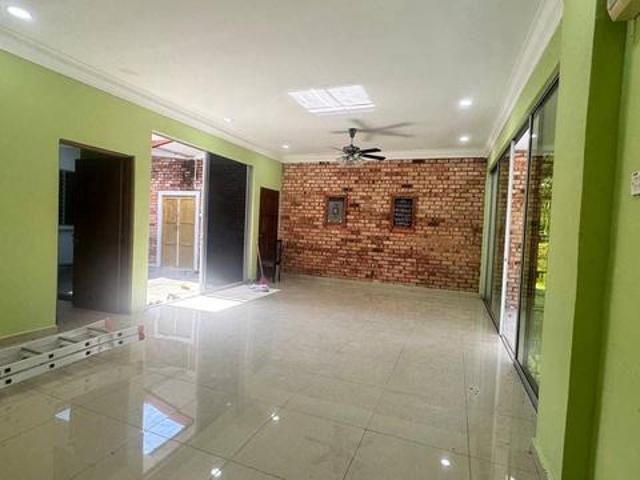 Bungalow for sale in Malaka