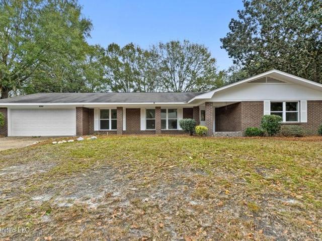 House for sale in Ocean Springs, Mississippi