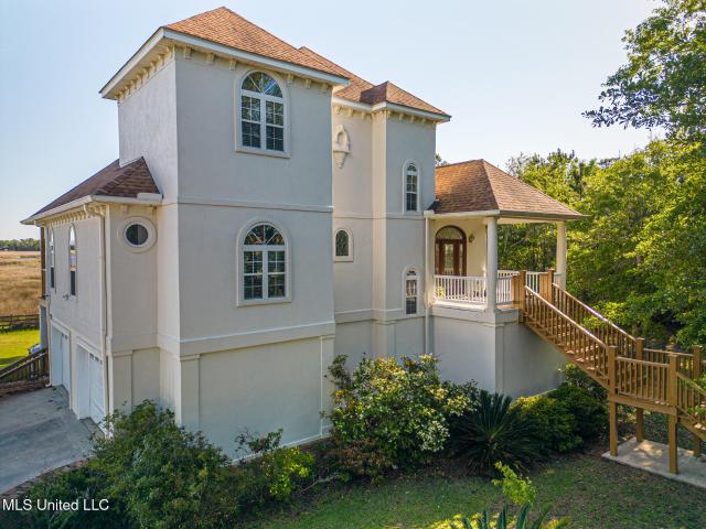 House for sale in Ocean Springs, Mississippi