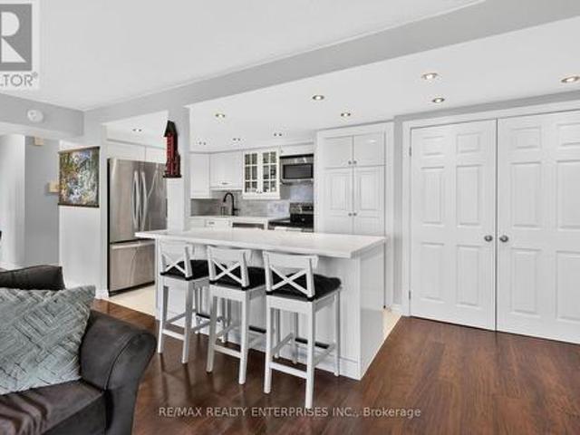 Condo for sale in Mississauga Valleys, Mississauga