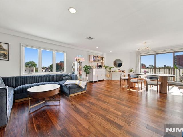 Condo for sale in Grantwood, Cliffside Park
