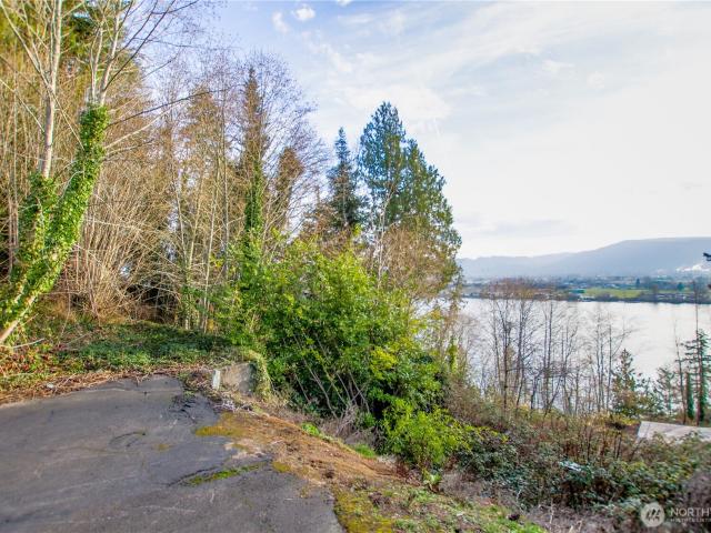 Land for sale in Cathlamet, Washington