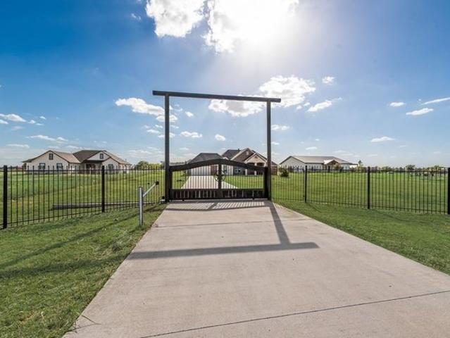 House for sale in Ellis, Texas