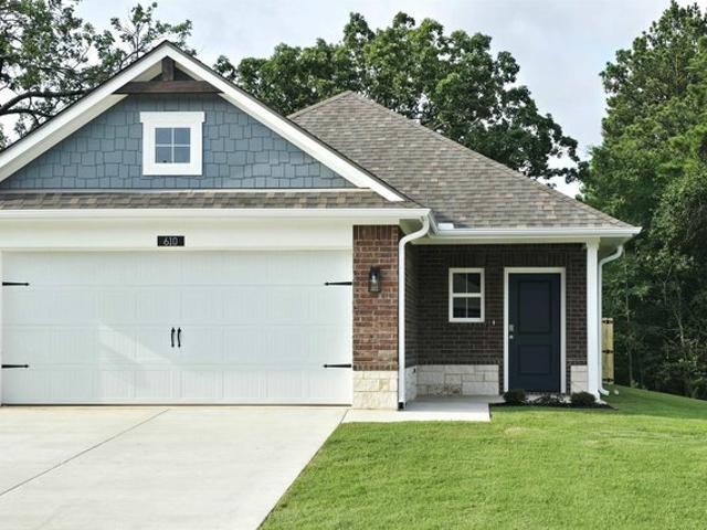 House for sale in Henderson, Texas