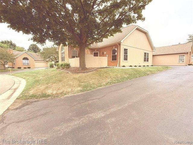 Condo for sale in Grand Blanc, Michigan