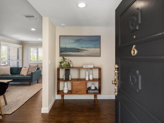 Condo for sale in Pasadena, California