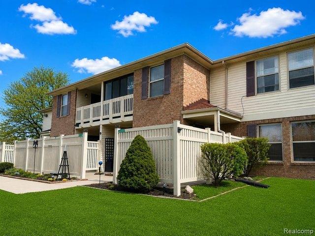 Condo for sale in South Lyon, Michigan