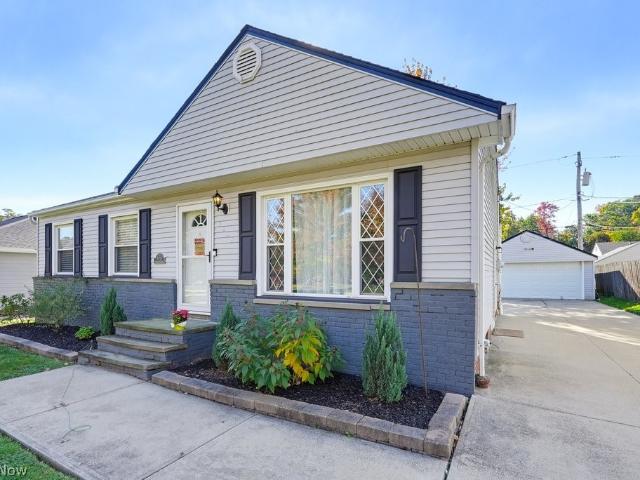 House for sale in Independence, Cuyahoga County