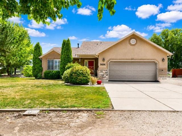 House for sale in Hooper, Utah