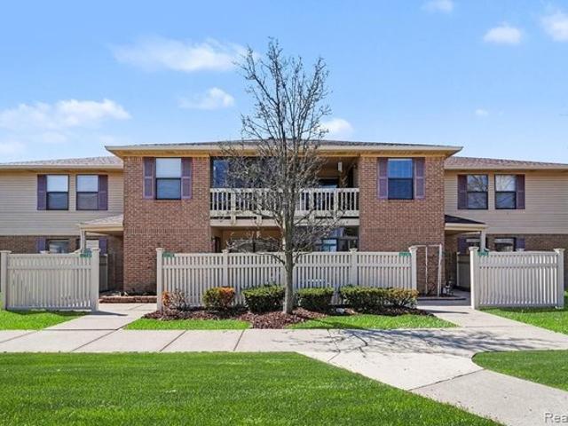 Condo for sale in South Lyon, Michigan