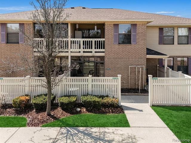Condo for sale in South Lyon, Michigan