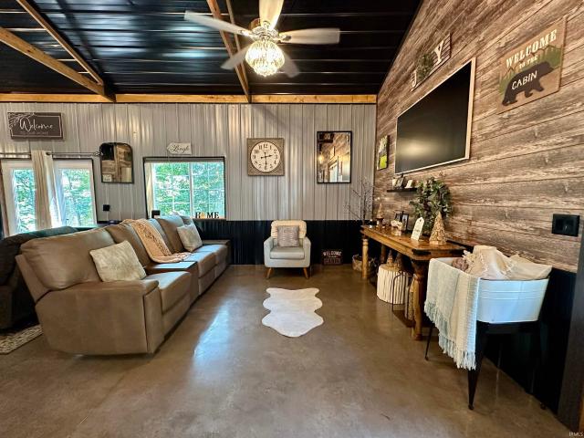 House for sale in Bloomfield, Indiana