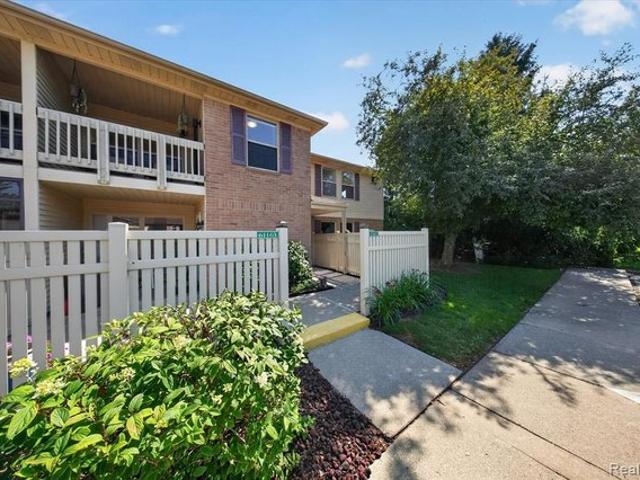 Condo for sale in South Lyon, Michigan