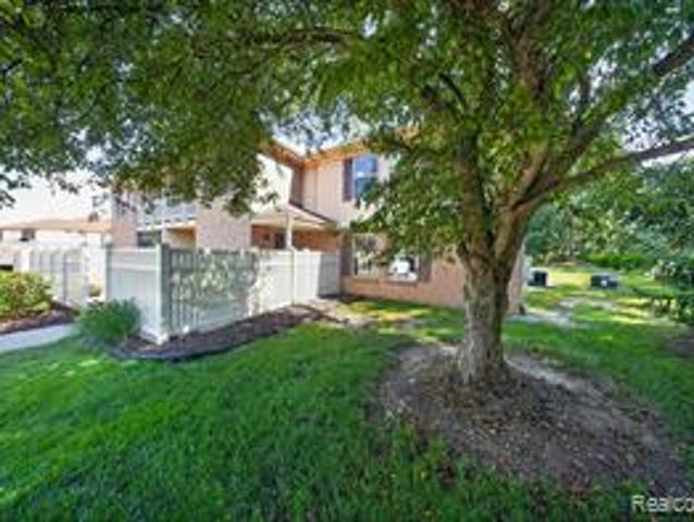 Condo for sale in South Lyon, Michigan