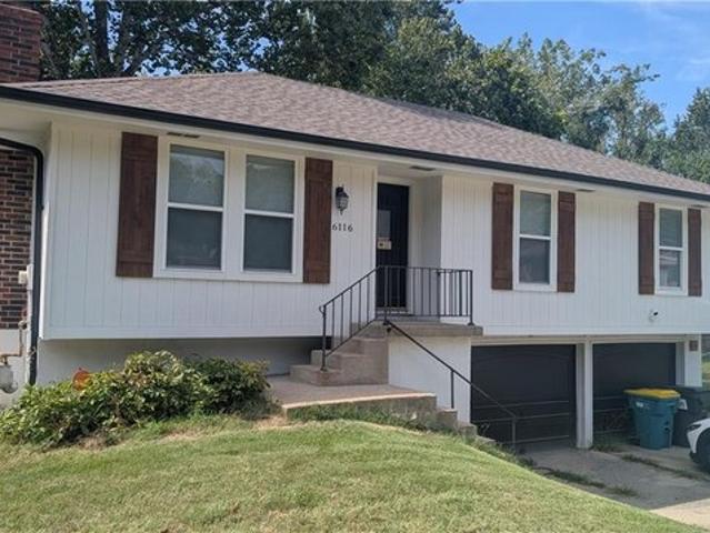 House for sale in Gladstone, Clay County