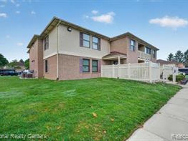 Condo for sale in South Lyon, Michigan