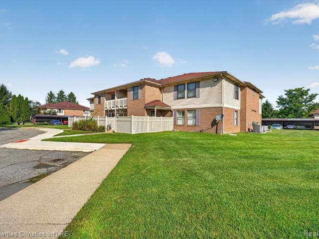 Condo for sale in South Lyon, Michigan