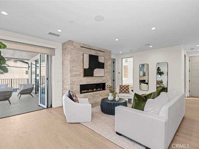 Condo for sale in Corona Del Mar, California