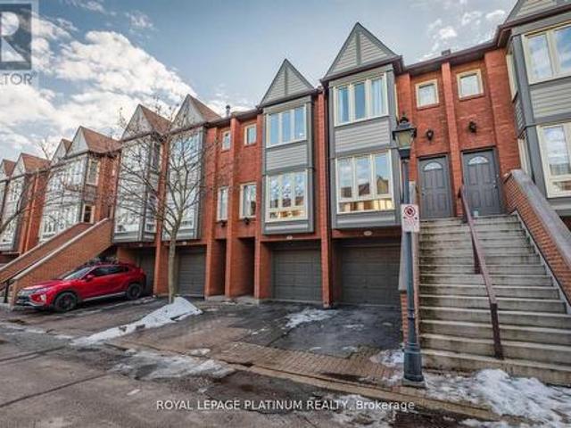 Townhouse for rent in Burlington, Golden Horseshoe