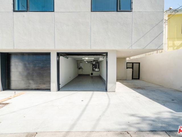 Townhouse for sale in Canoga Park, California