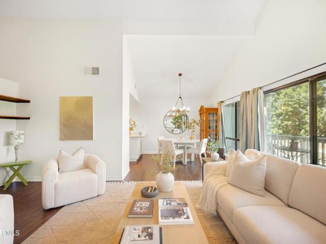 Townhouse for sale in Oak Park, Ventura County