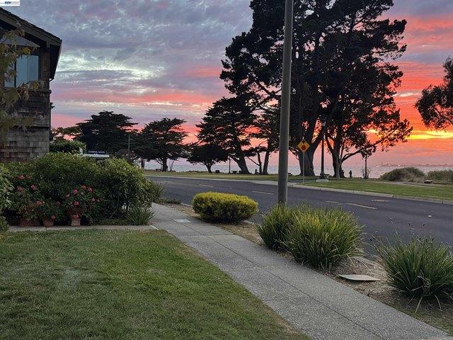 Townhouse for sale in Alameda, California