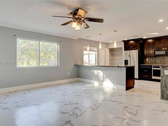Townhouse for sale in Margate, Florida