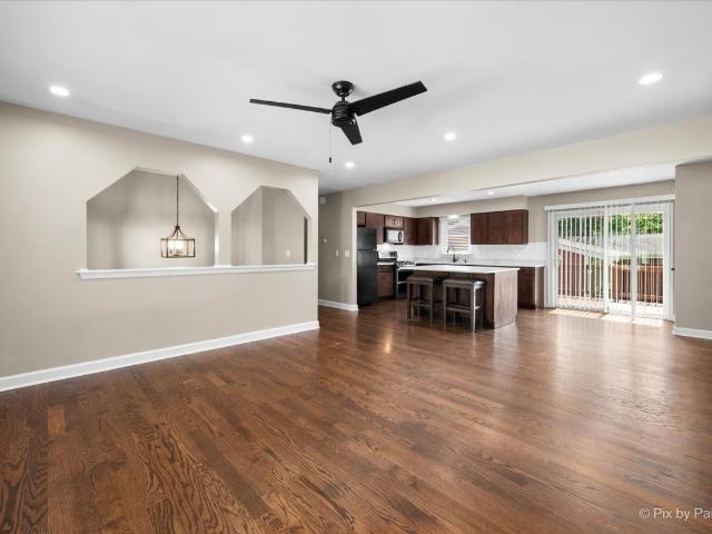 House for sale in Mchenry, Illinois