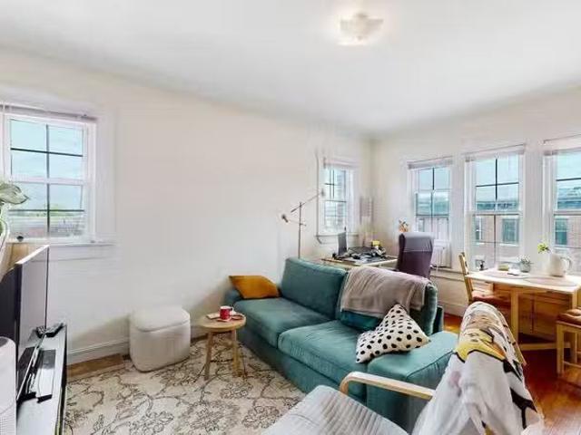 Condo for rent in Brighton