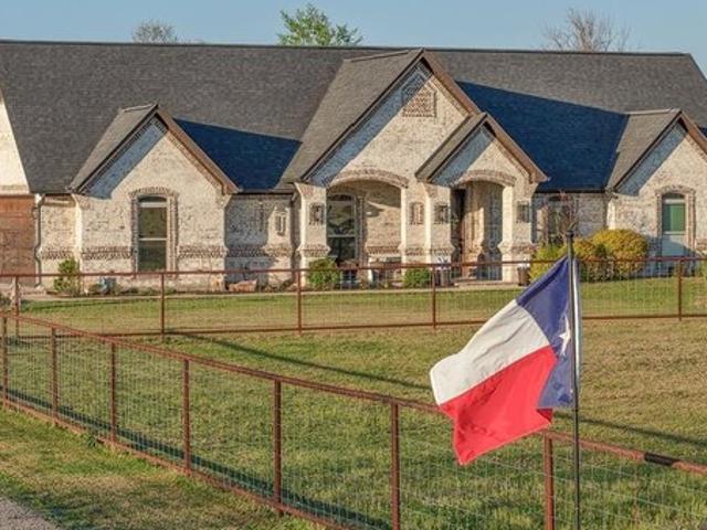 House for sale in Avery, Texas