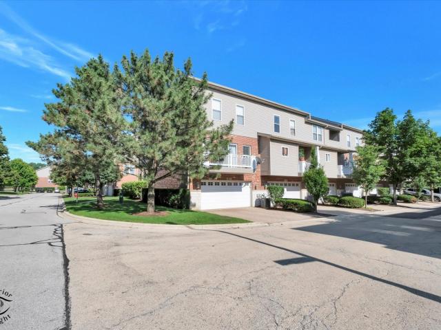 Townhouse for sale in Lisle, Illinois