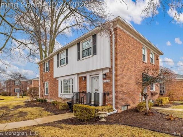 Condo for sale in Grosse Pointe, Michigan
