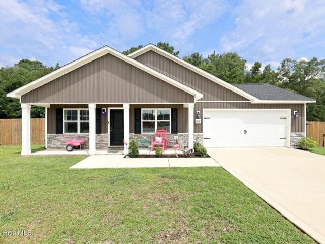 House for sale in Hubert, North Carolina