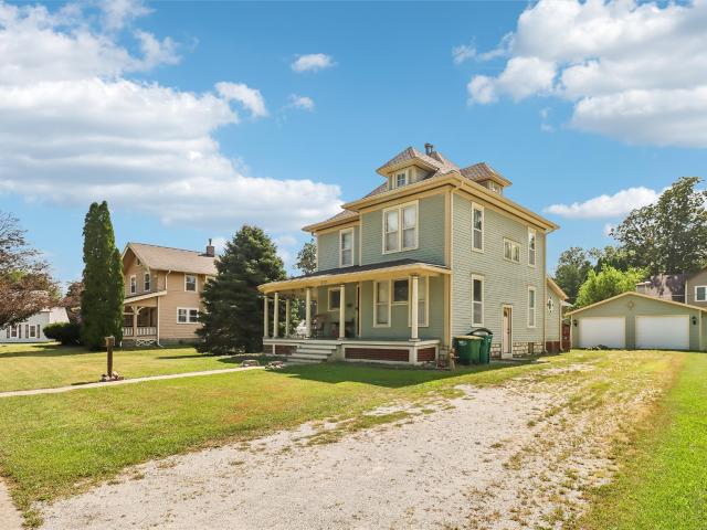 House for sale in Winterset, Madison County