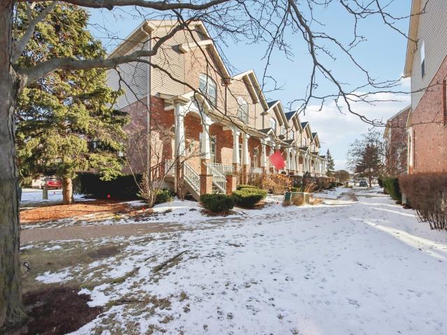 Townhouse for sale in Lisle, Illinois