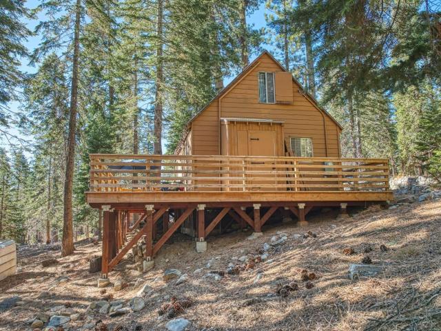 House for sale in Mono Hot Springs, California