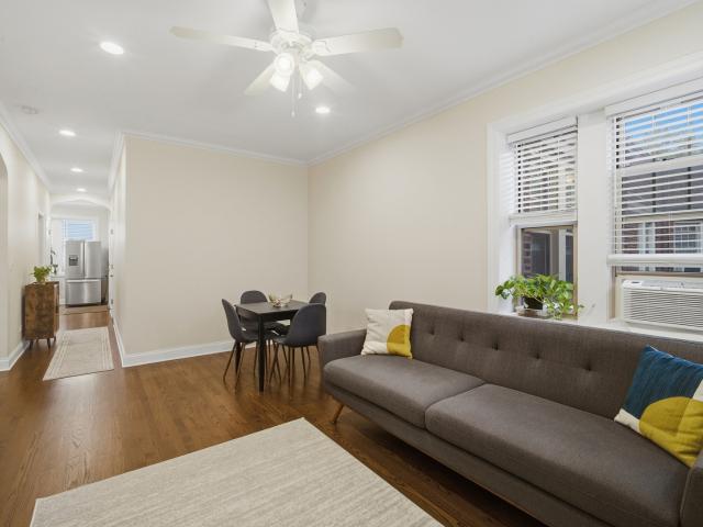 Condo for sale in Granville Gardens, Chicago