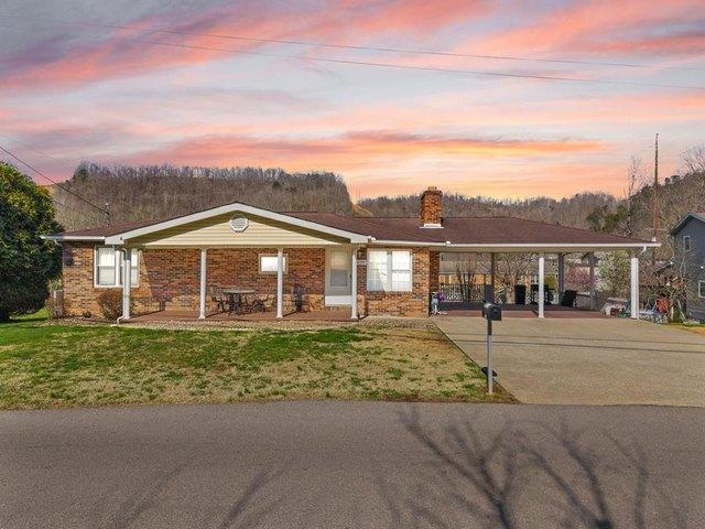House for sale in Thelma, Kentucky