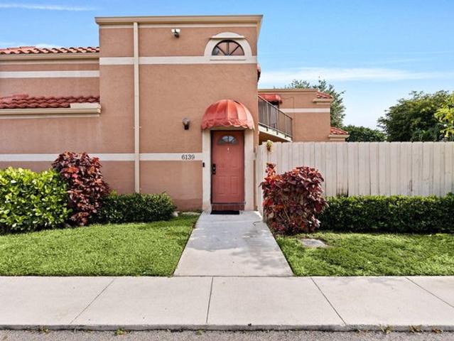 Townhouse for sale in Park Pointe, Greenacres