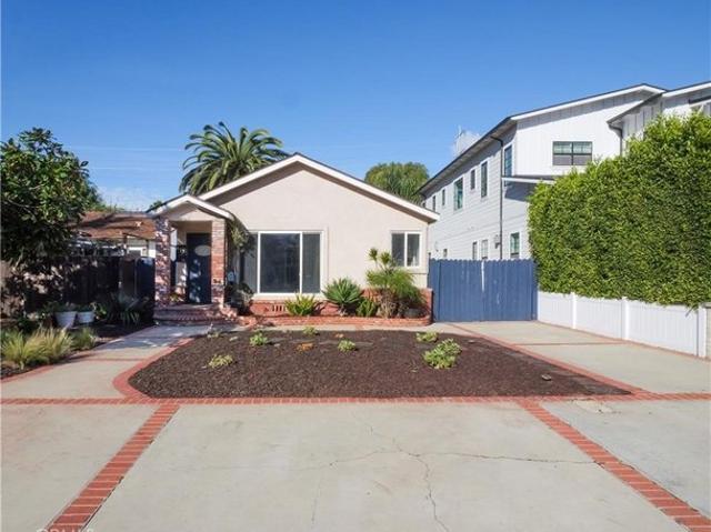 House for sale in Tree Section, Manhattan Beach