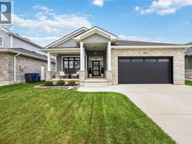 House for sale in Plympton–wyoming, Ontario