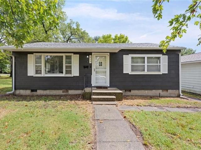 House for sale in Iola, Allen County