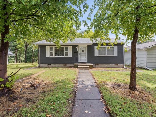House for sale in Iola, Allen County