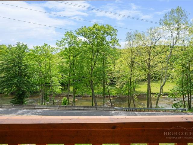 House for sale in Lansing, North Carolina