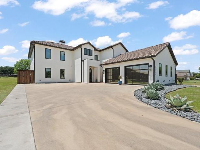 House for sale in Kennedale, Texas