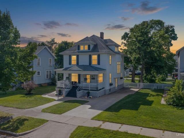 House for sale in Escanaba, Delta County
