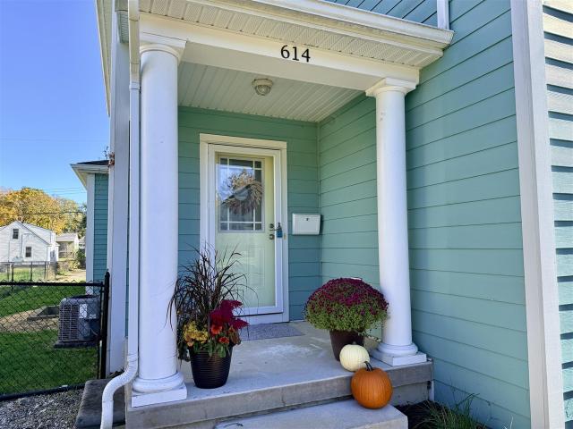 Condo for sale in Avondale Square, East Lansing