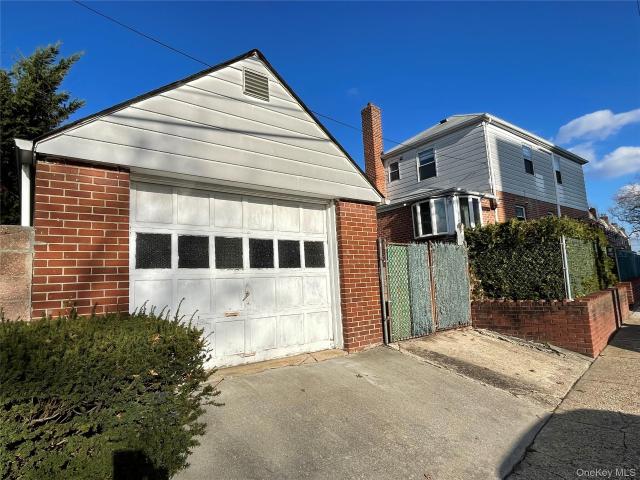 House for sale in Queens, Arverne