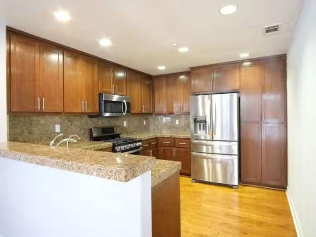 Condo for rent in Hayward
